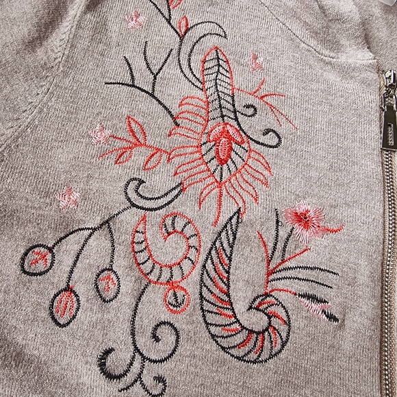 3/$40 Sale! Milano Embroidered Zip-Up Sweater with Hood 🌺 - Picture 8 of 8